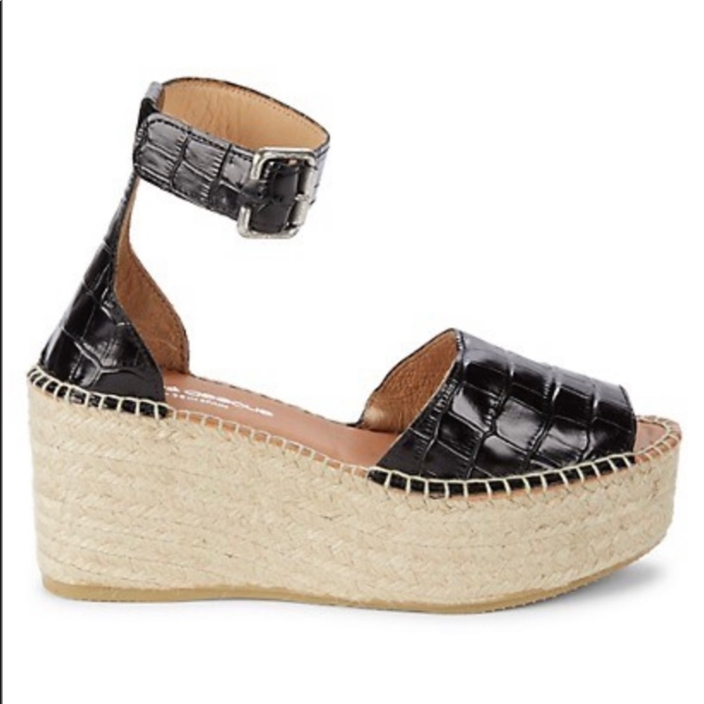 ⭐️NEW⭐️ Andre Assous Croc Embossed Leather Platform